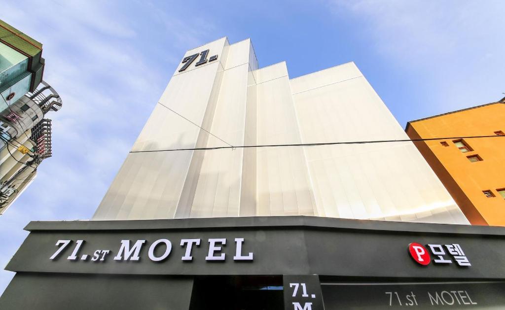 71 Street Motel Suwon Bagian luar foto