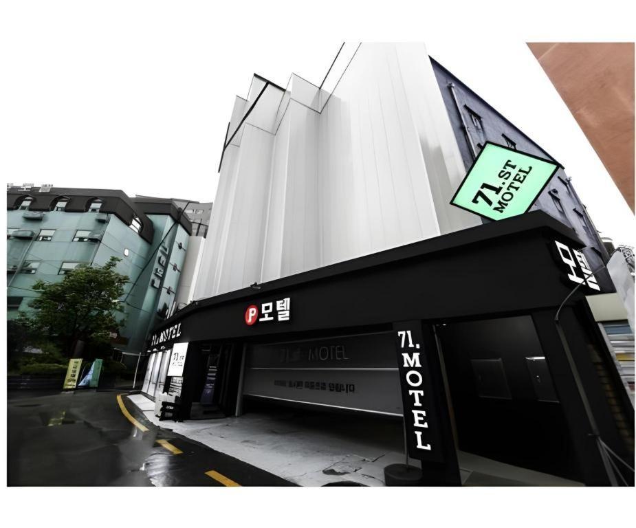 71 Street Motel Suwon Bagian luar foto
