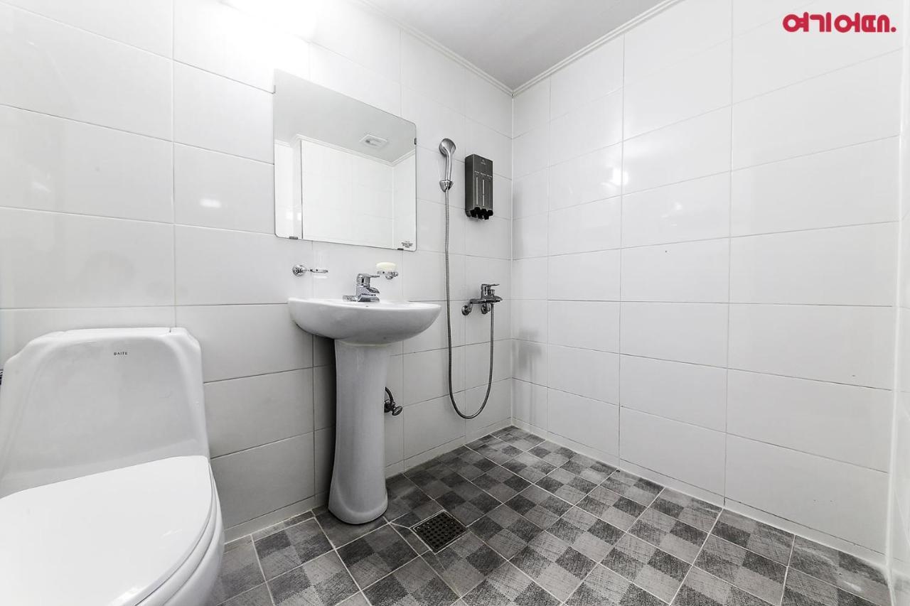 71 Street Motel Suwon Bagian luar foto