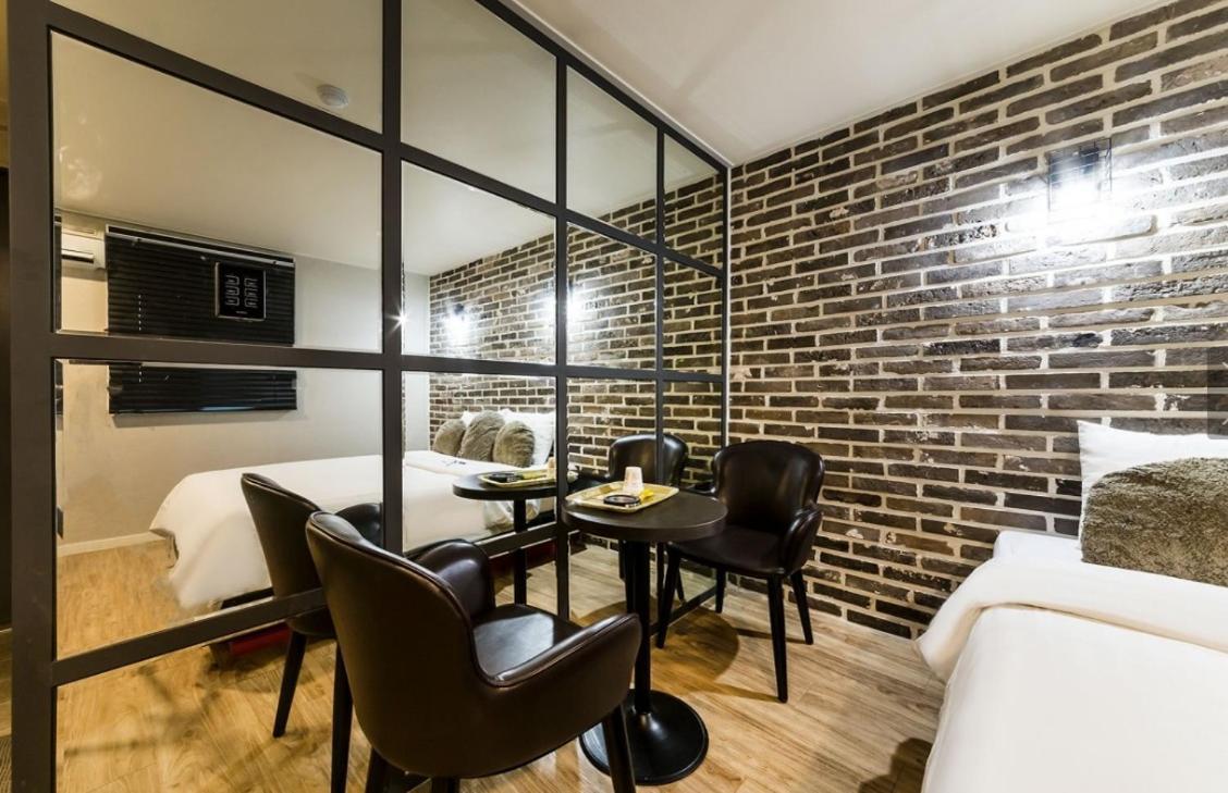 71 Street Motel Suwon Bagian luar foto