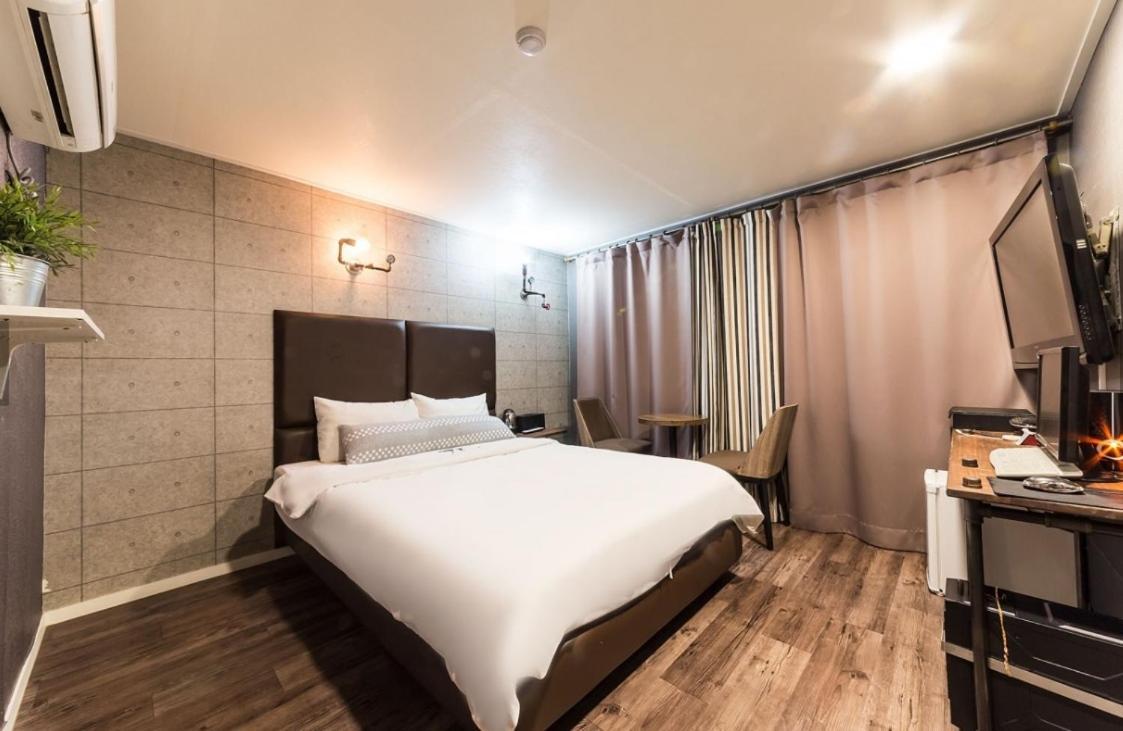 71 Street Motel Suwon Bagian luar foto