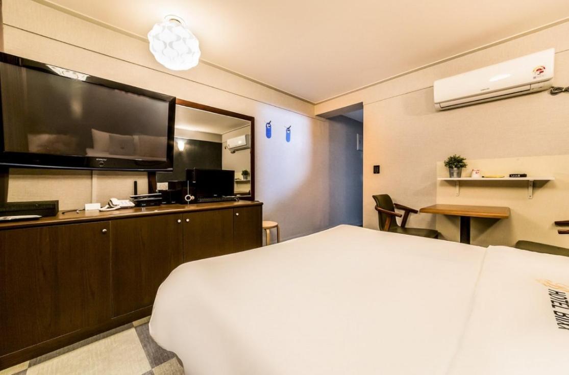 71 Street Motel Suwon Bagian luar foto