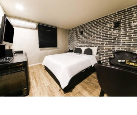 71 Street Motel Suwon Bagian luar foto